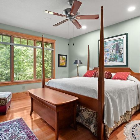 Falling Waters At Rumbling Bald Lake Lure Exterior foto