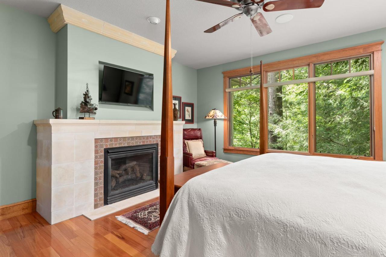 Falling Waters At Rumbling Bald Lake Lure Exterior foto